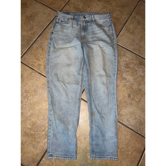 American Eagle Outfitters Denim - American Eagle Mom Jeans Size 8